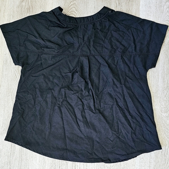 Small ClimateRight by Cuddl Duds Scrub Top - Picture 3 of 4